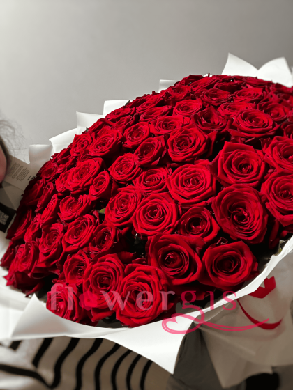 Подарок, который говорит «Я люблю» – 101 красная роза Red Naomi